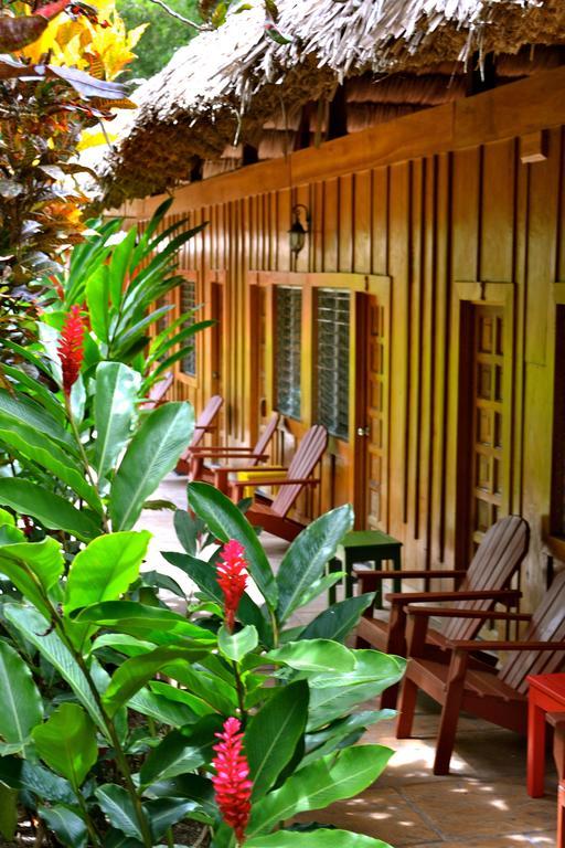 Jungle Lodge Tikal Hostal Экстерьер фото